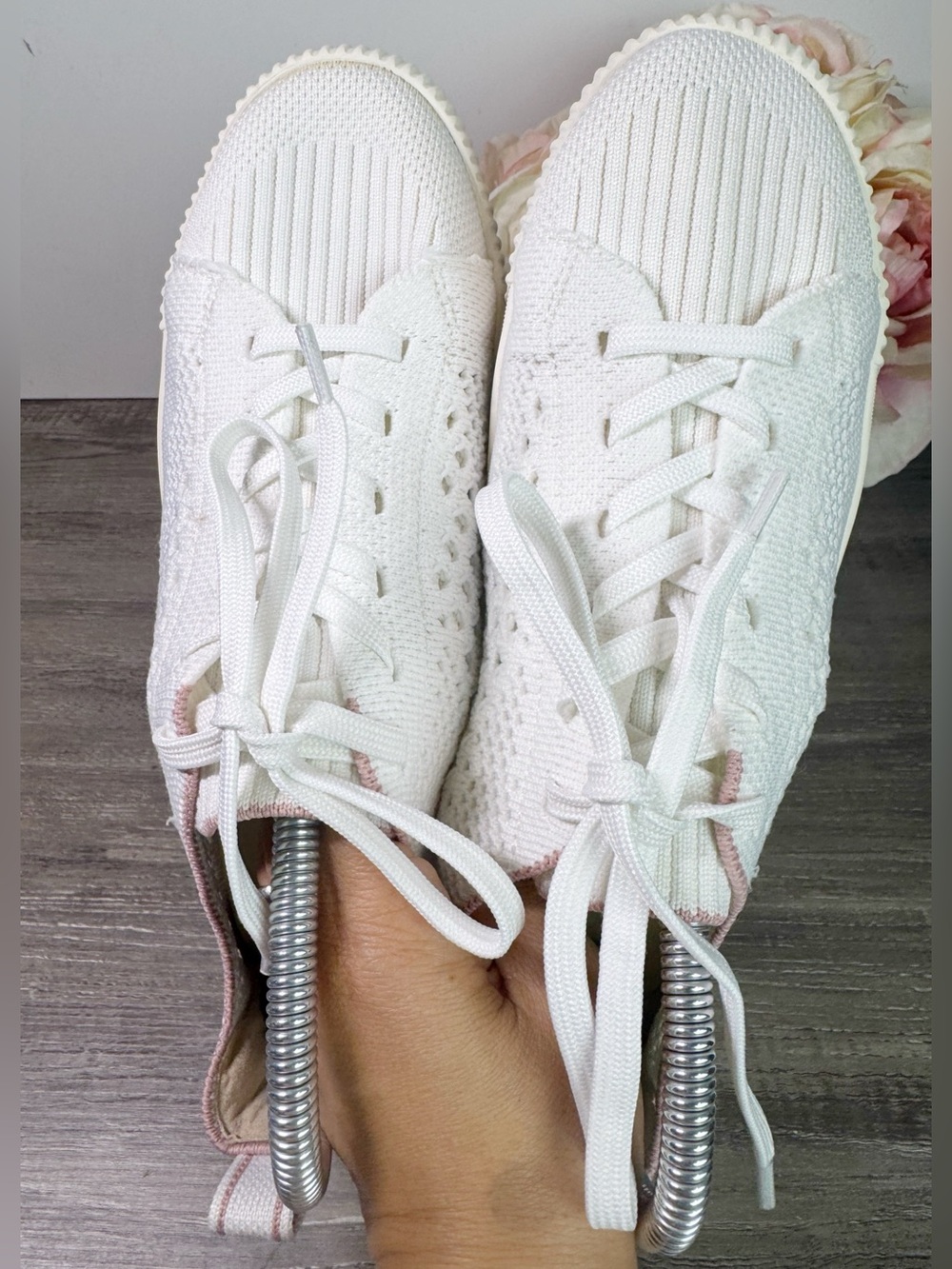 Vivaia Evermore White Knit Washable Sneakers with Pink Trim size 39/US8 EUC - Picture 6 of 8